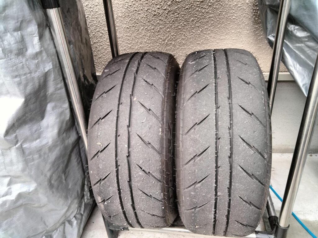 8JホイールにシバタイヤR23 185/55R15を引っ張り装着