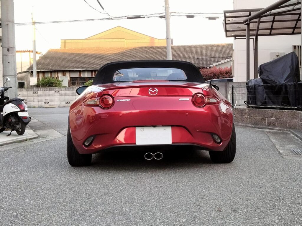 ND5ロードスター BE FREEマフラー センターW出し リア外観