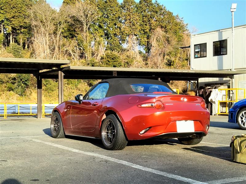 ナンカンCR-Sを装着したND5ロードスターのリアビューとENKEI RPF1RS