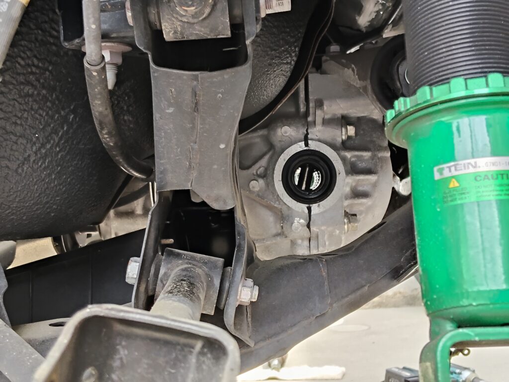 ND5ロードスター2号機の左右ドライブシャフトが両方抜けた状態