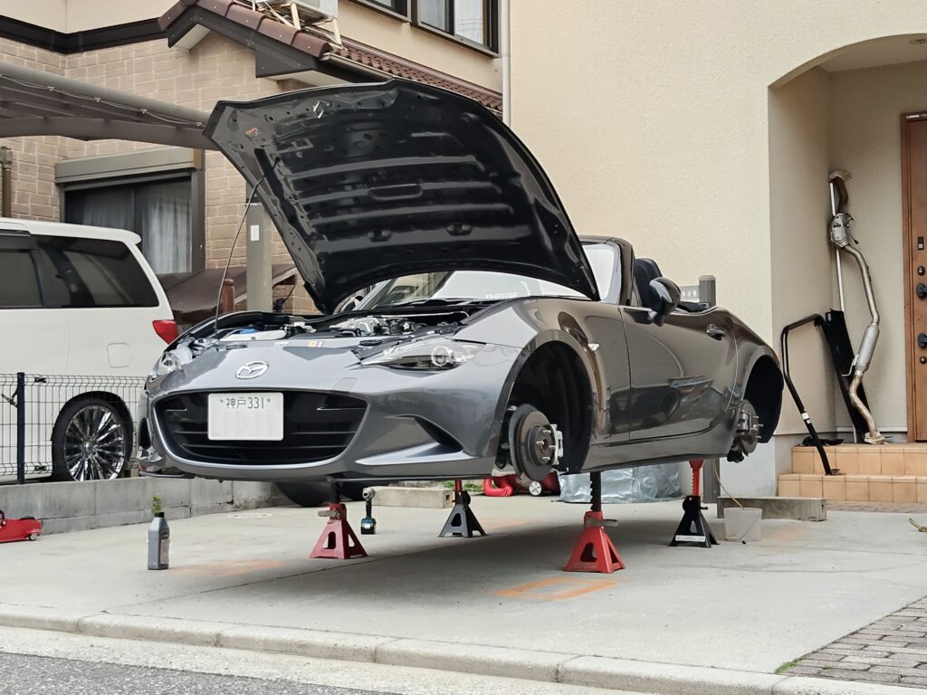 リジットラックで車両の下回り整備準備
