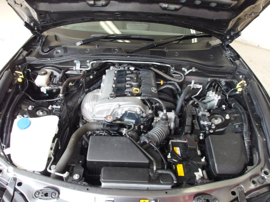 2023年式ND5ロードスター エンジンルームの状態確認