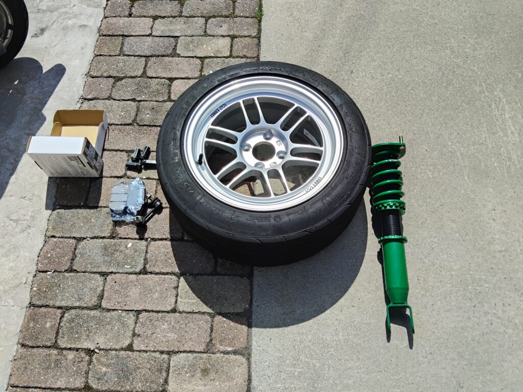 フロントの車高調・ブレーキパッド・ホイール準備