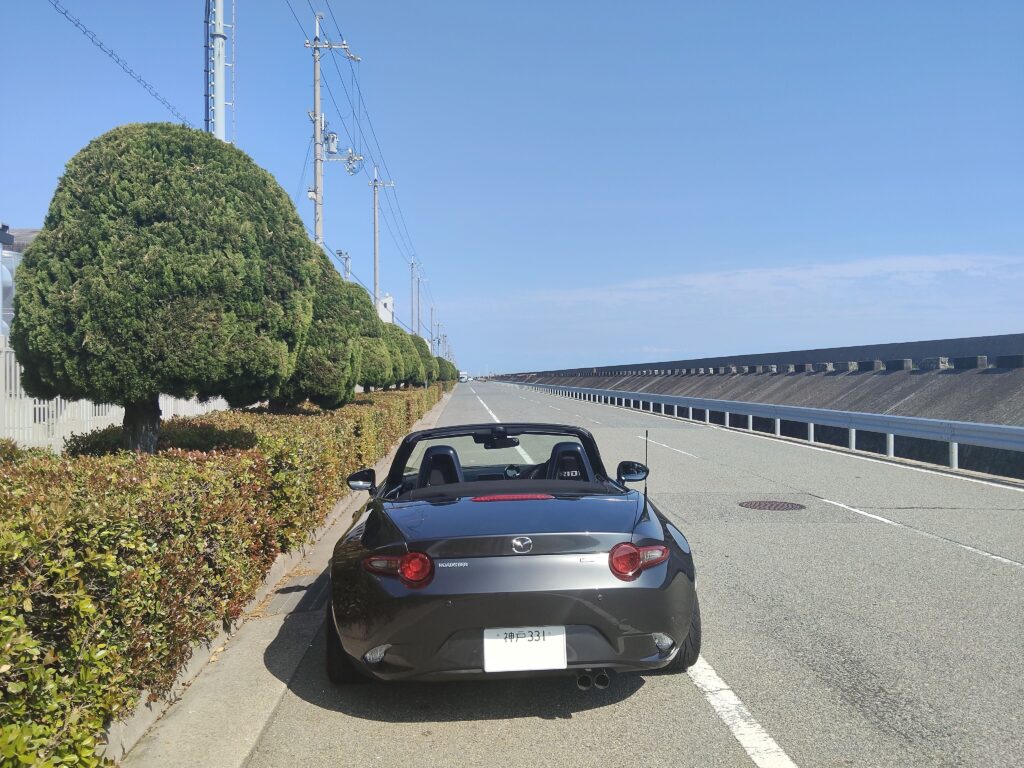 ND5ロードスター2号機の作業完了後、近くの人工島まで試走している様子
