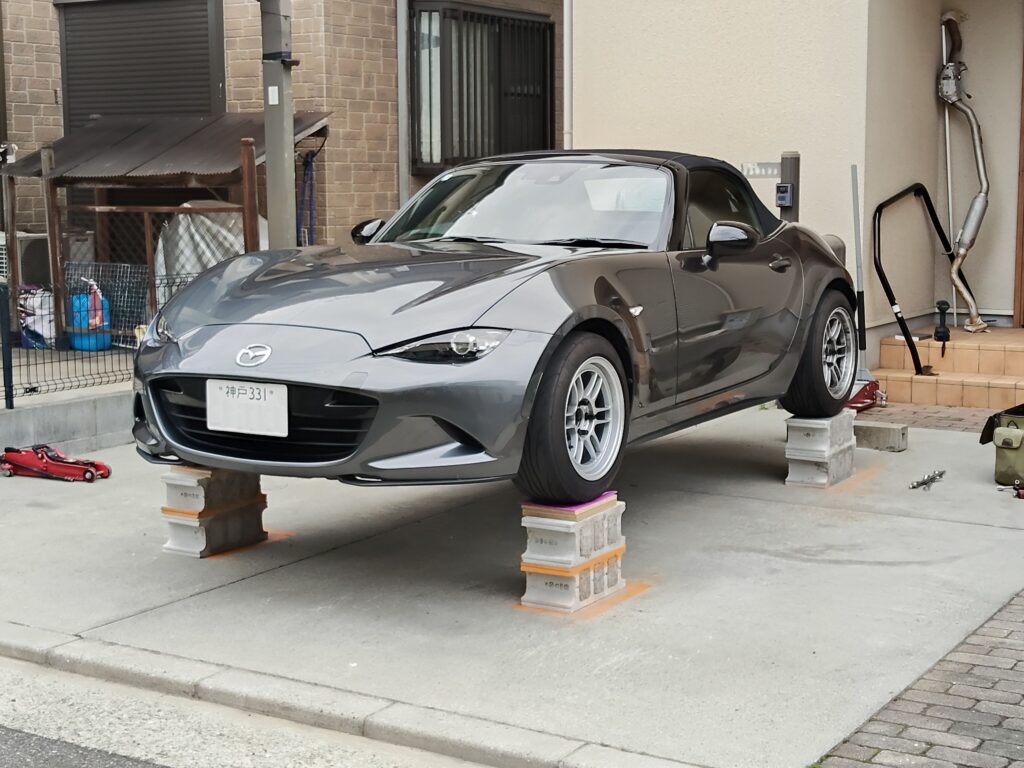 車両をアライメントステージへ設置完了