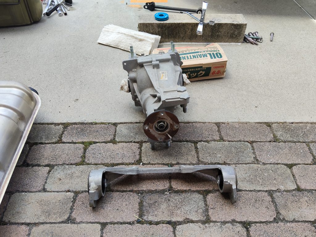車両から降ろした2号機の純正オープンデフキャリア