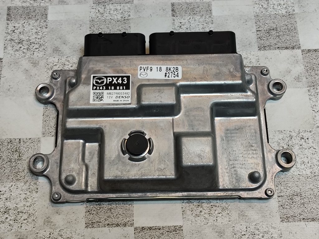 KSROMから書き換えを終えて返送されたND5の純正ECU(表面)