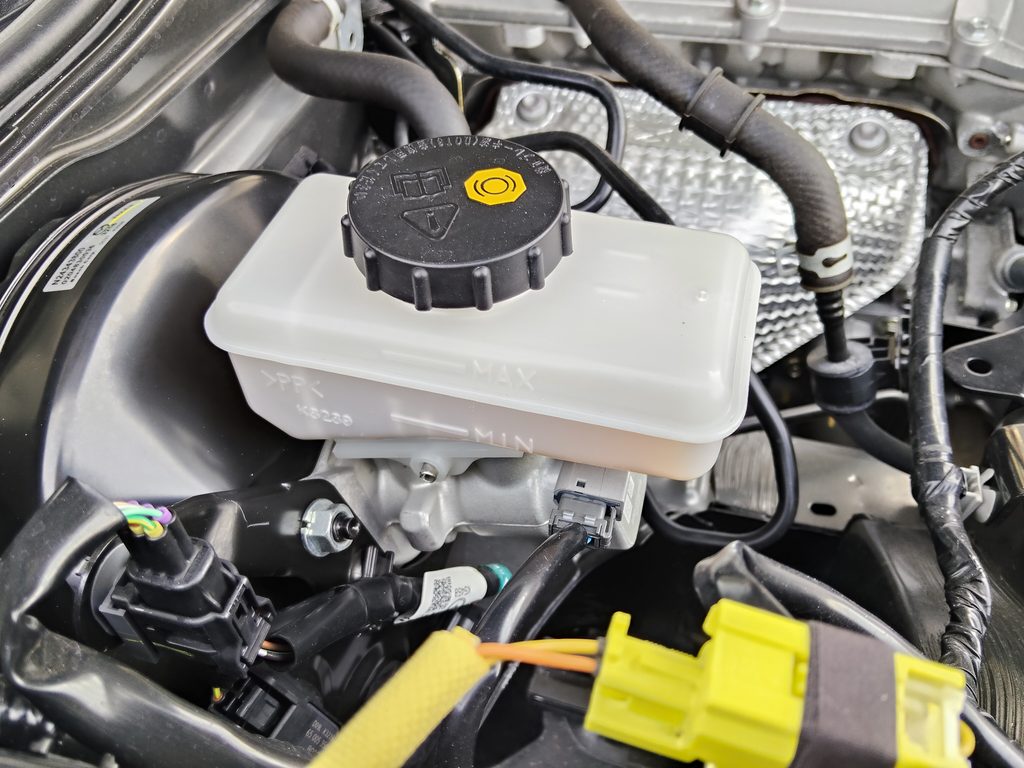 ND5ロードスターのブレーキフルードリザーバータンクとMAX・MINの刻印