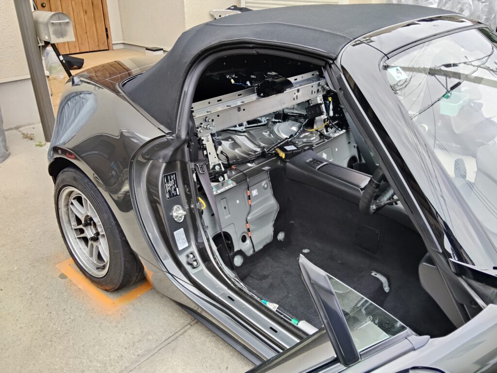 ND5ロードスター 後部内装撤去完了2