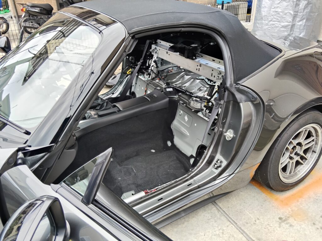 ND5ロードスター 後部内装撤去完了3