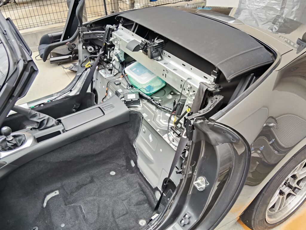 ND5ロードスター 後部内装撤去完了4