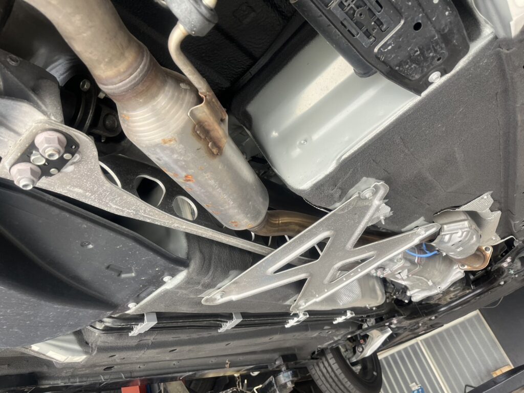 ND5ロードスター フロントロアアーム付け根の錆（1）