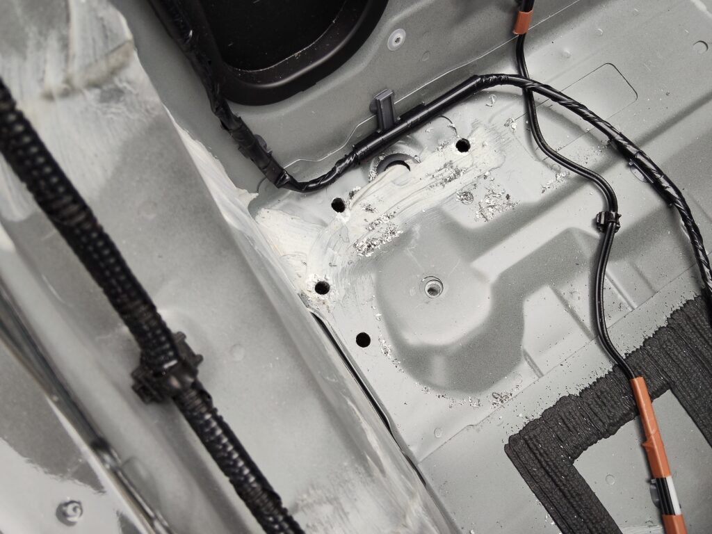 ND5ロードスター ロールケージ装着 運転席側 穴開け完了