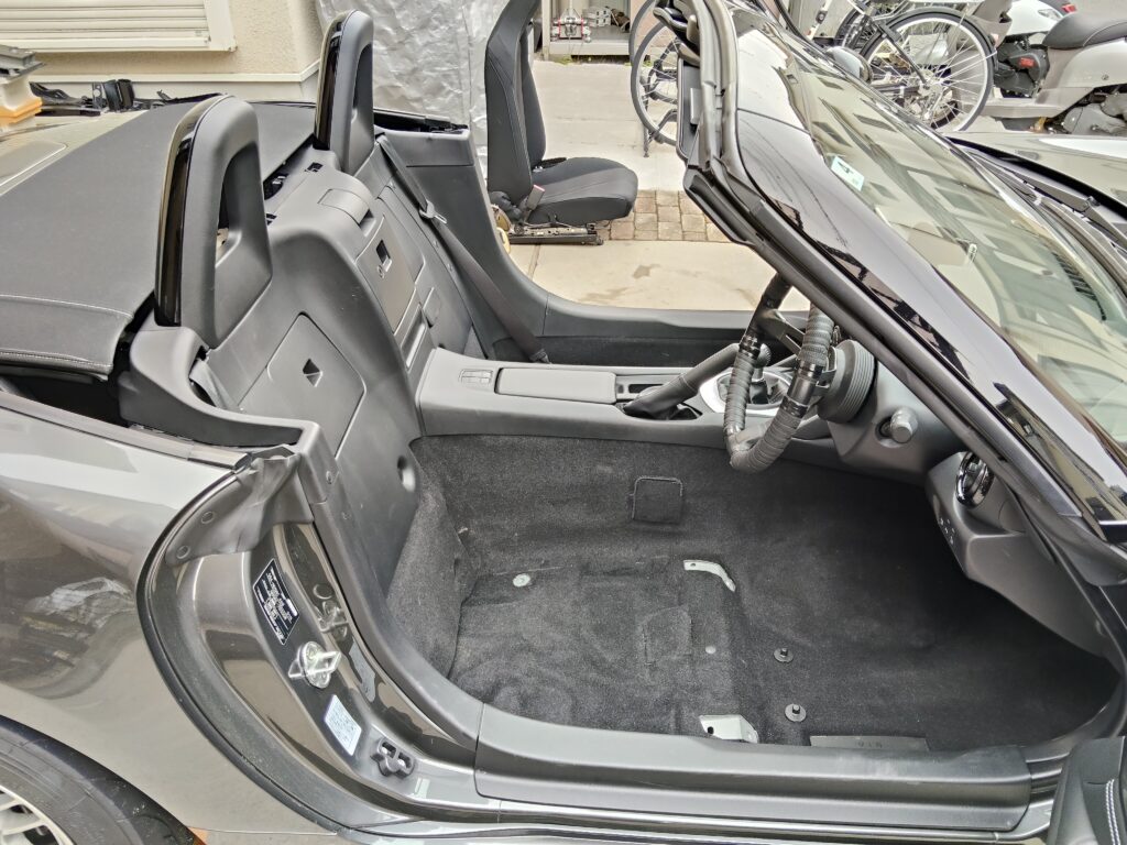 ND5ロードスター 運転席シート取り外し作業