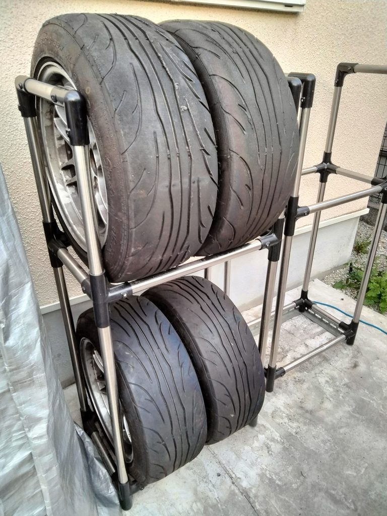 タイヤをセットしたアイリスオーヤマKSL-590Cのカバーなしの状態