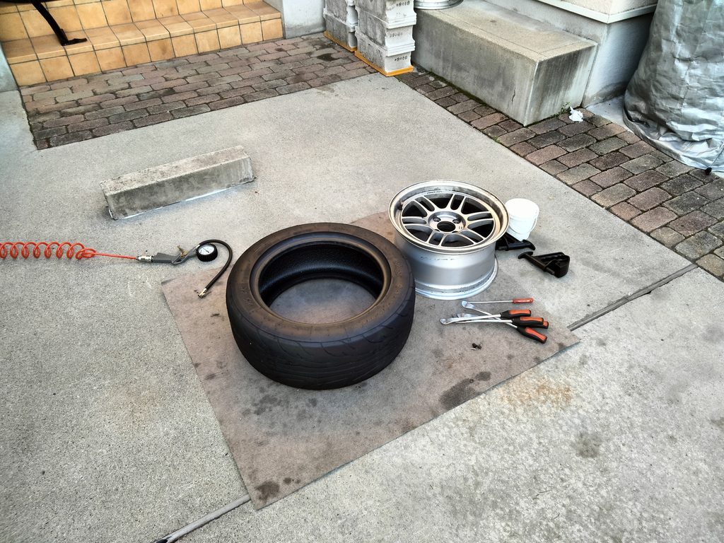 ホイールとタイヤを分離して単体で確認できる状態にしたENKEI RPF1RS
