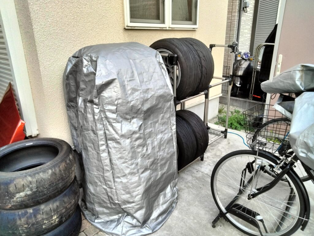 アイリスオーヤマ タイヤラックカバーを装着した状態（別角度）