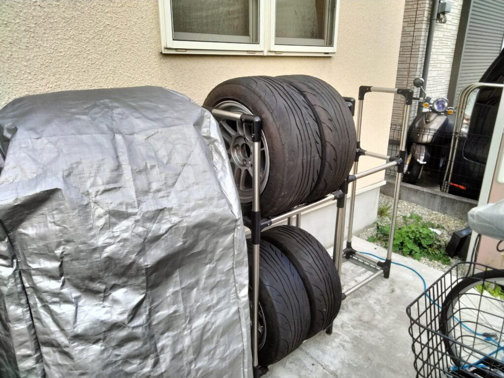 アイリスオーヤマ タイヤラックカバーを装着した状態（正面）