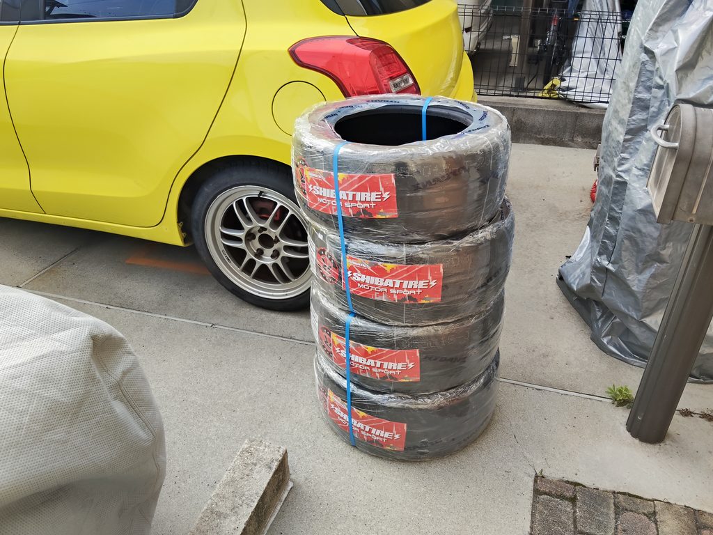 シバタイヤ公式から届いた新品のシバR31 200R 205/50R15