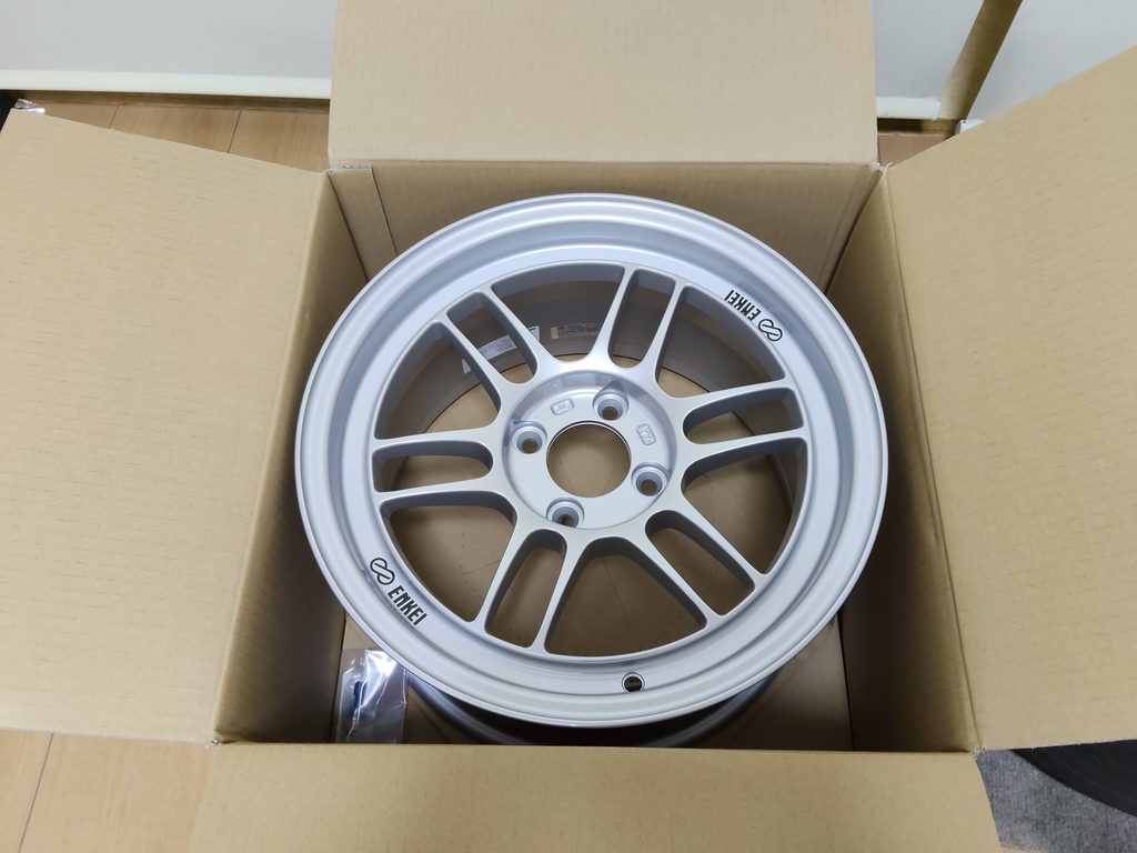 楽天マラソンで最安購入したENKEI RPF1RSの新品1本