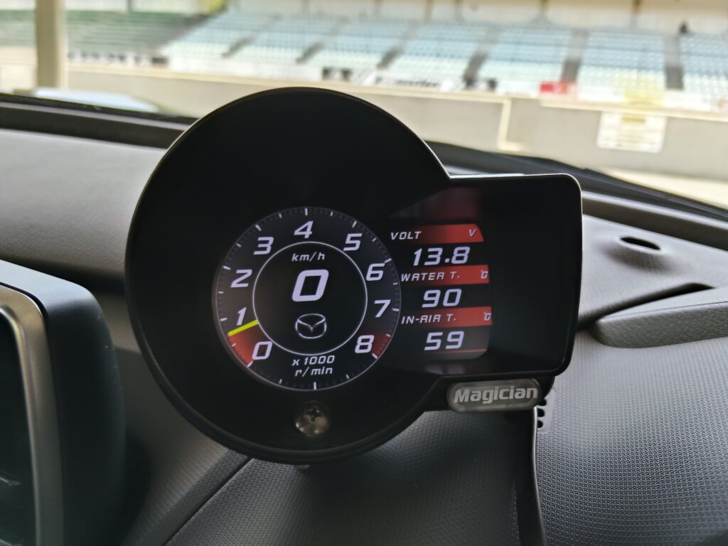 Magician OBD2 ND5ロードスター 電圧確認 13.8V