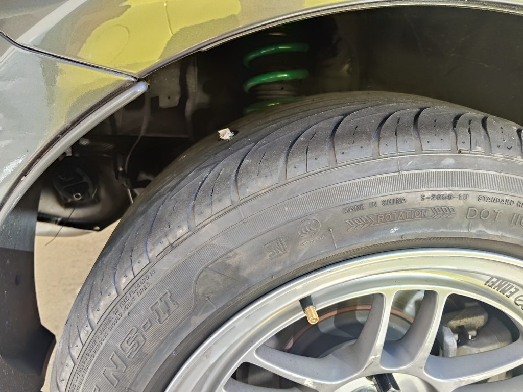 パンク修理が完了したナンカンNS-2 205/50R15