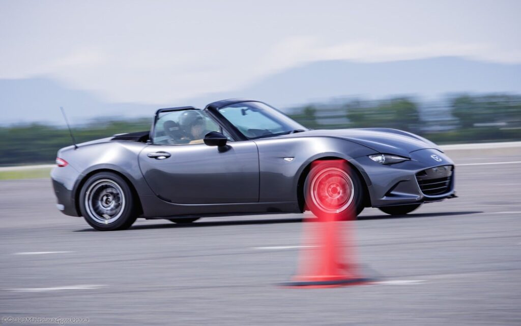 コーナーでシバR31 200Rが踏ん張る様子
