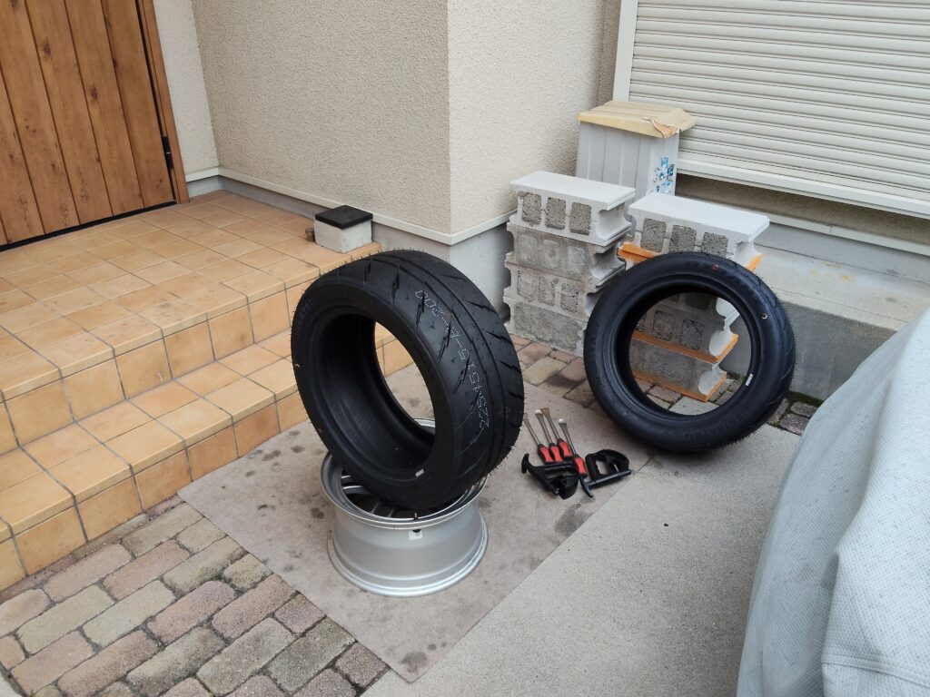 ビードワックスをリムに塗布