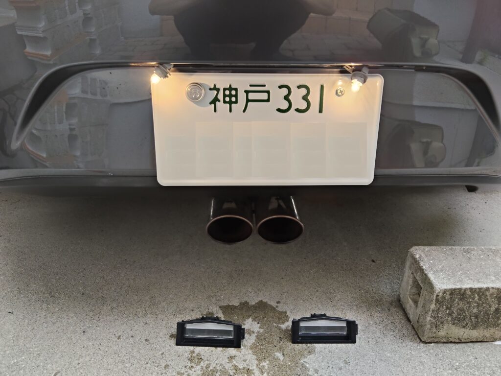 ND5ロードスターの純正白熱灯ライセンス灯