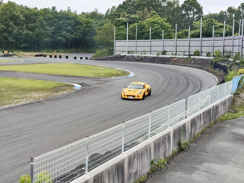 備北サーキットで体験運転させてもらった友人のロータスエキシージ