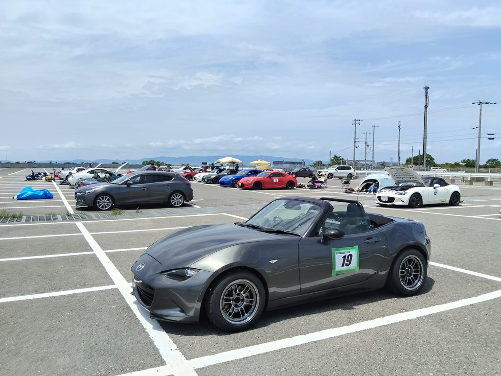 舞洲ジムカーナ80でシェイクダウン走行中のND5ロードスター2号機