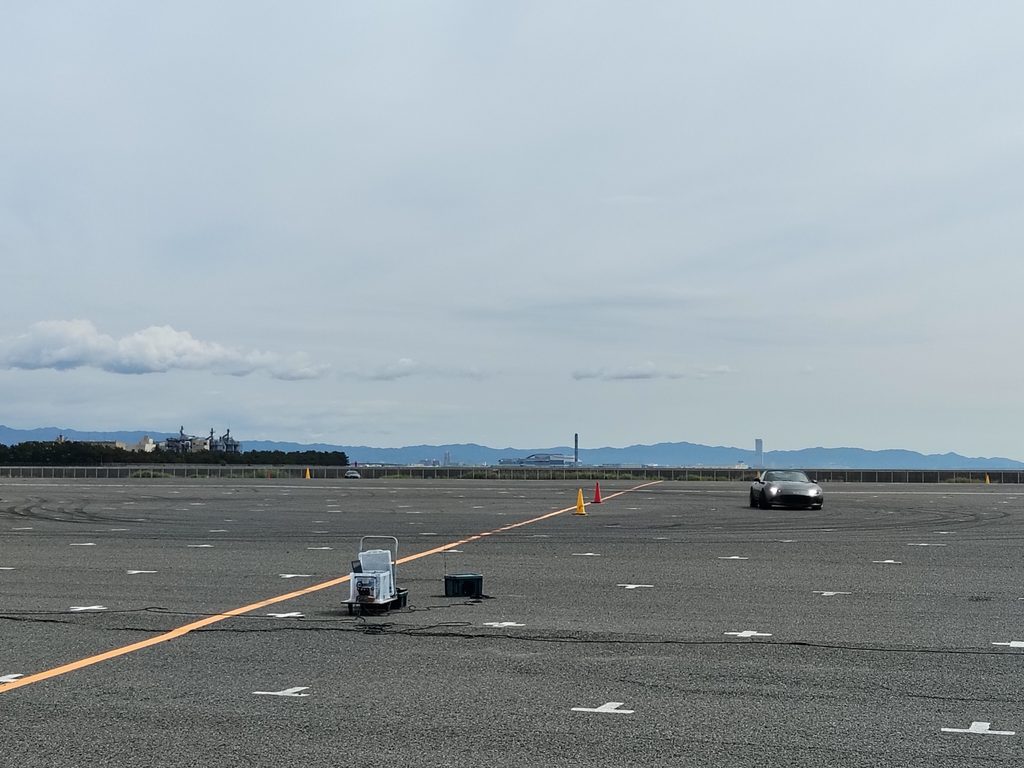 タイムアタック最終コーナーを立ち上がるND5ロードスター2号機