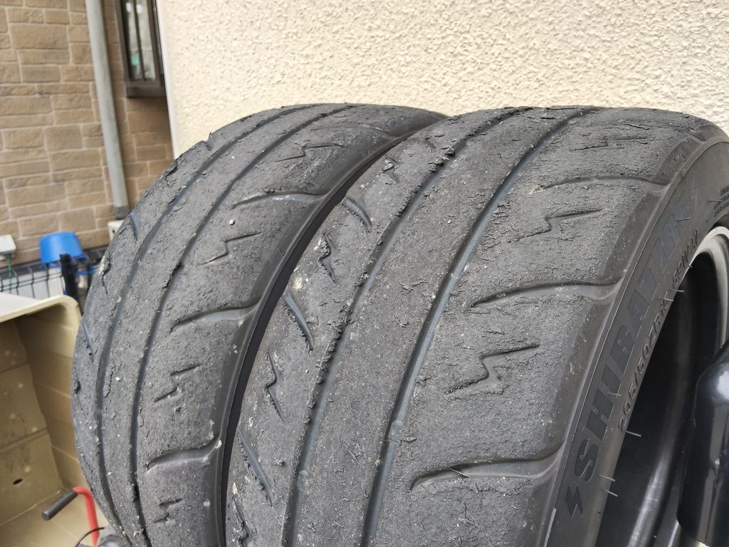 全走行を終えたシバR31 200R 205/50R15。溝はまだ十分に残存