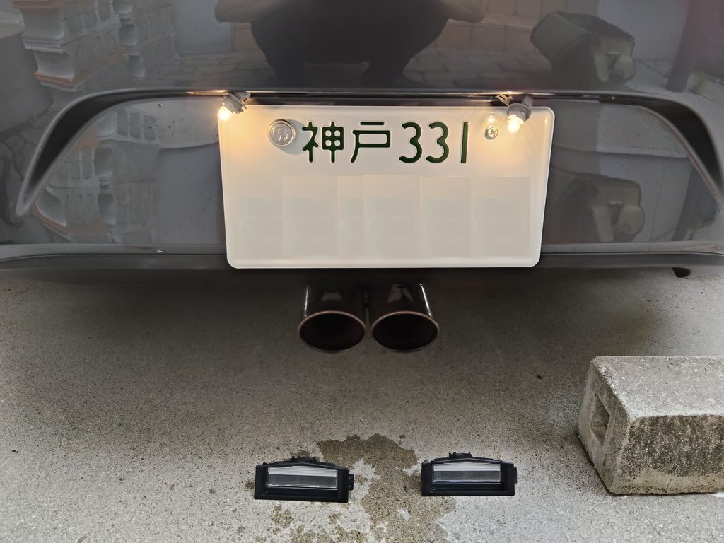 LED化する前のND5ロードスター純正白熱灯ライセンス灯