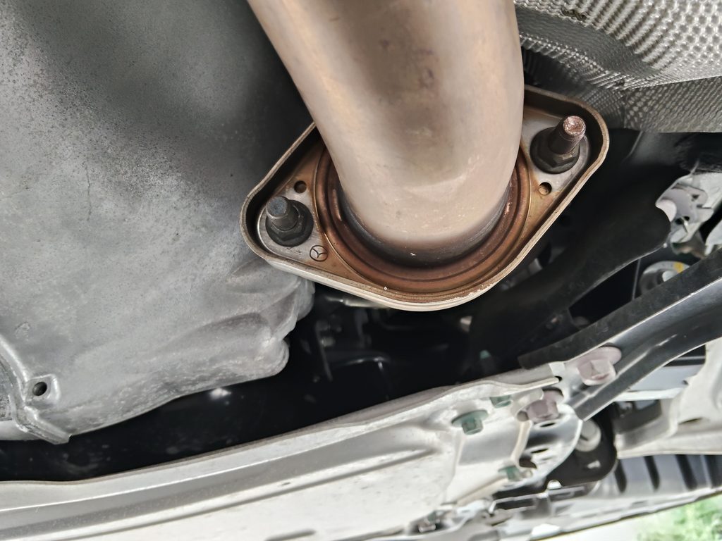 予備のフロントパイプの取り付け完了