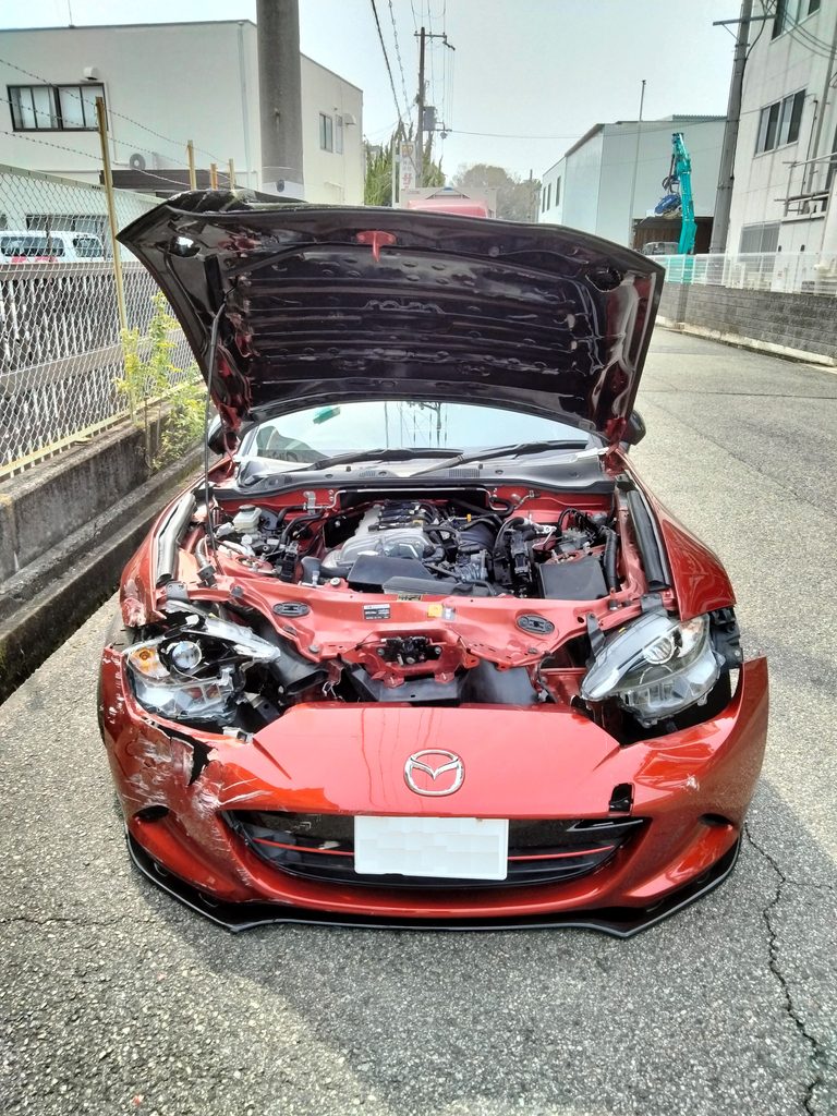 全損事故でフロントが大きく損傷したND5ロードスター1号機