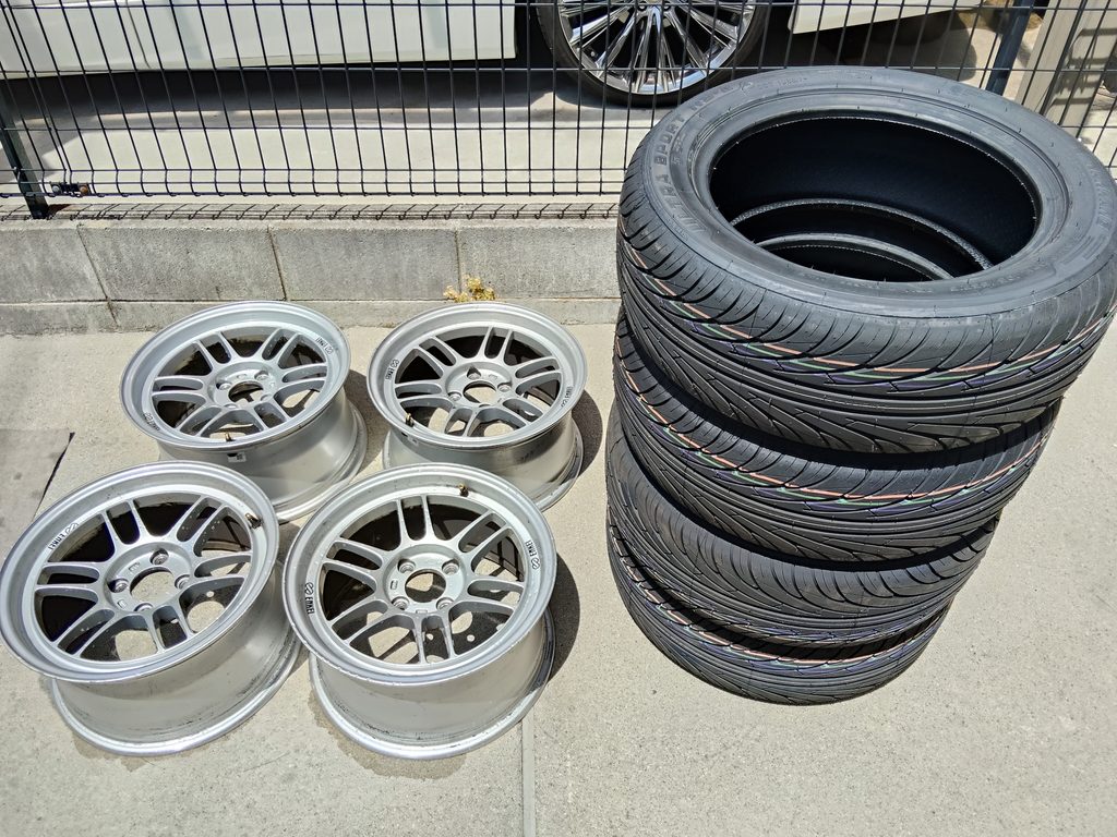 タイヤを外して洗浄したENKEI RPF1RSのホイール4本