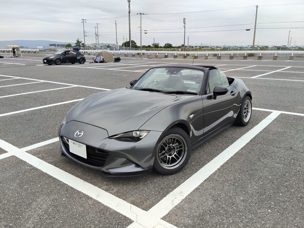 舞洲ジムカーナ81に前後異形タイヤで参戦したND5ロードスター2号機