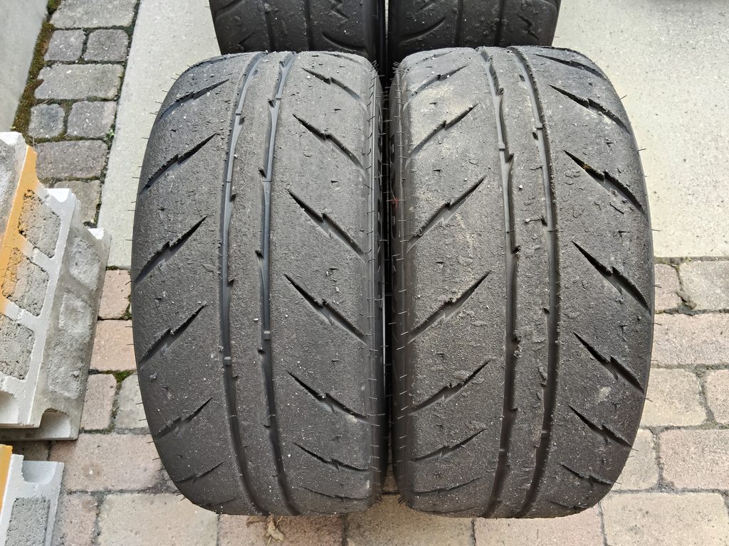 備北と舞洲ジムカーナ81で酷使した後もまだ溝が残るシバR23 225/45R15